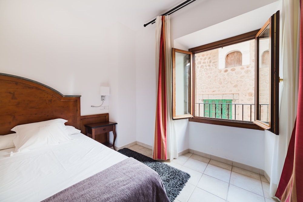 Cal Bisbe Hotel 21/70