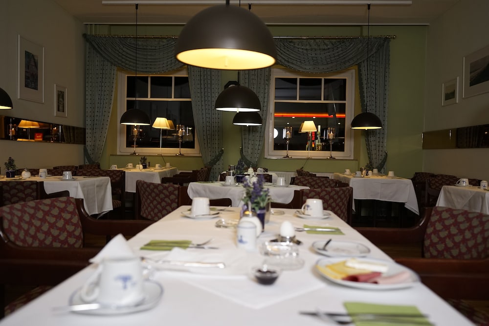 MD-RABE'S HOTEL KIEL 32/49