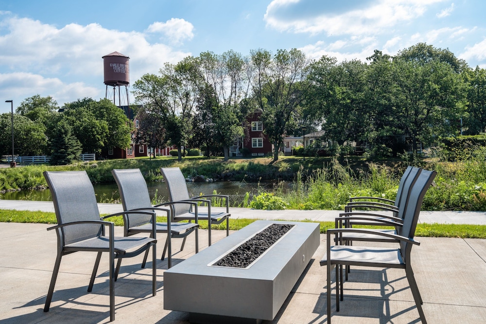 Fairfield Inn & Suites by Marriott Minneapolis North 29/36