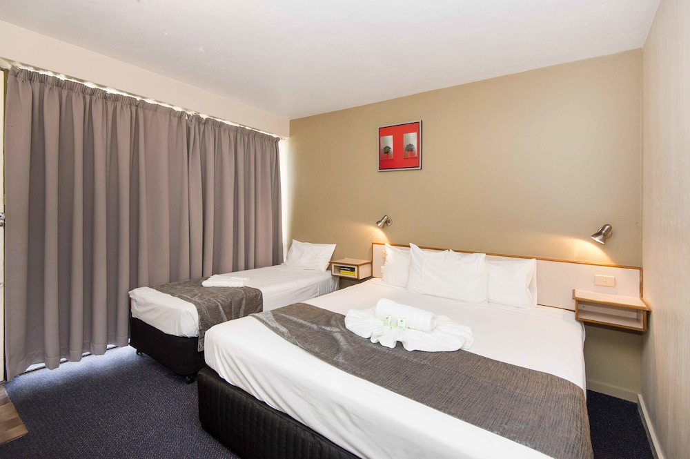 ROOM, KING AND TWIN BEDS