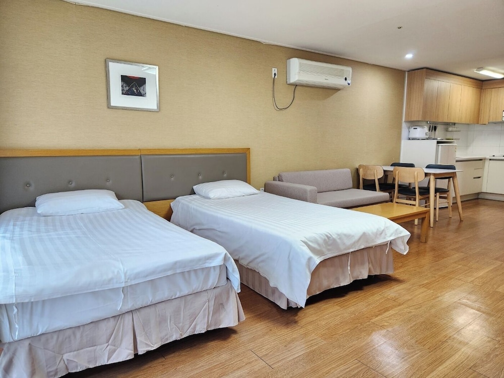 Oak, Twin Beds, 2 Futon Beds