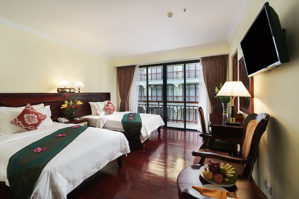 SMILING HOTEL AND SPA 25/50