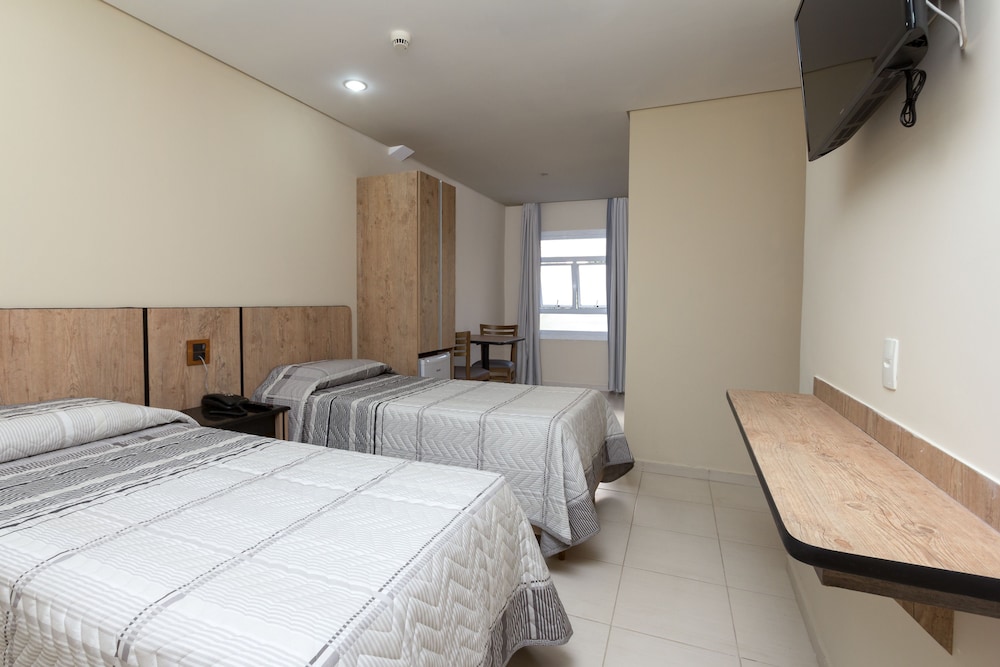 ROOM, TWIN BEDS