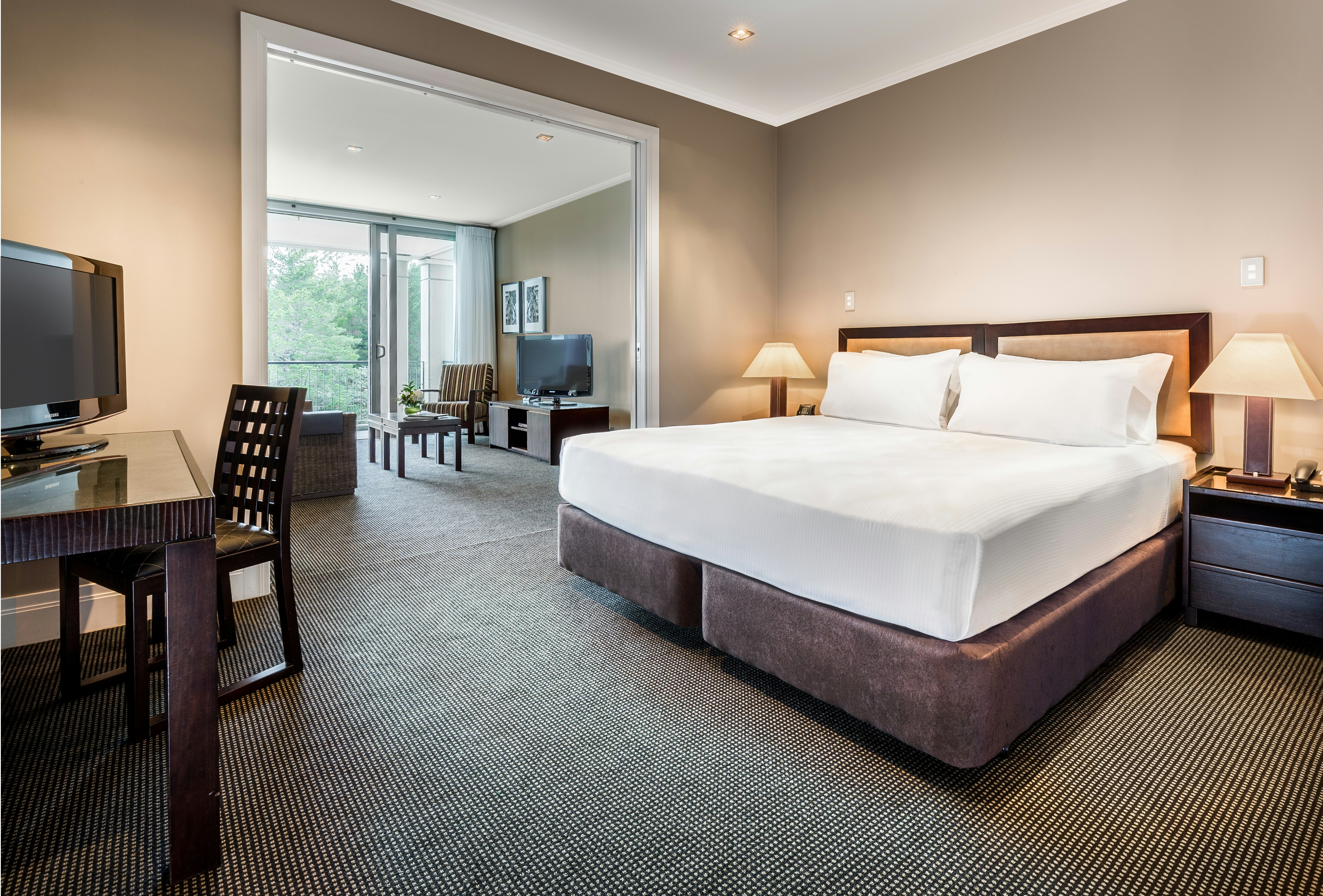 JUNIOR SUITE, KING BED