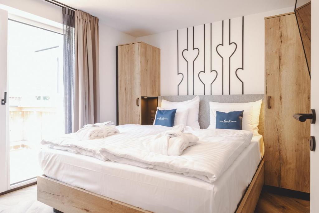 3 Bedrooms, Suite, Sauna