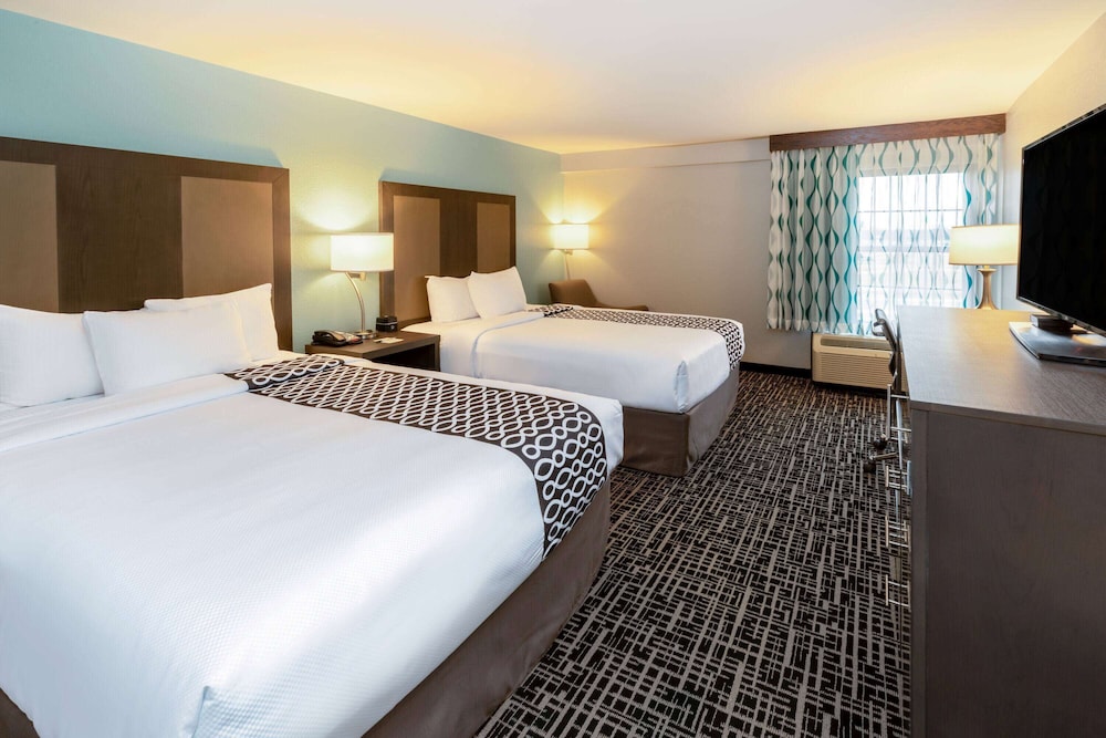 La Quinta Inn and Suites by Wyndham Jonesboro 5/26