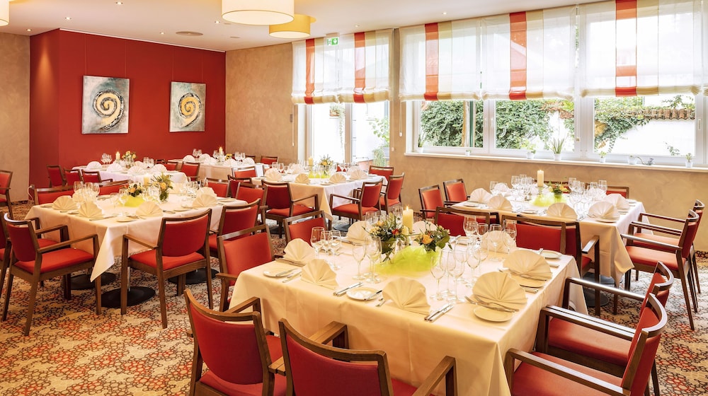 Hotel Lowengarten 38/64