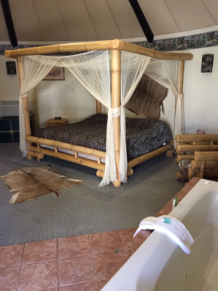 Wildwood Inn Tropical Dome & Theme Suites 34/74