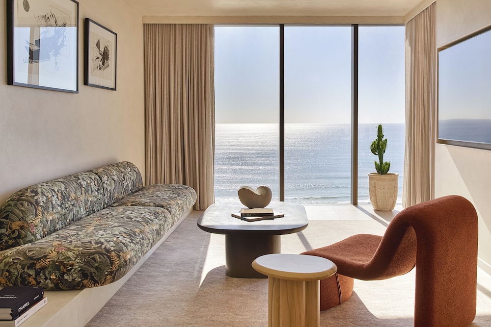 Mondrian Gold Coast 53/75