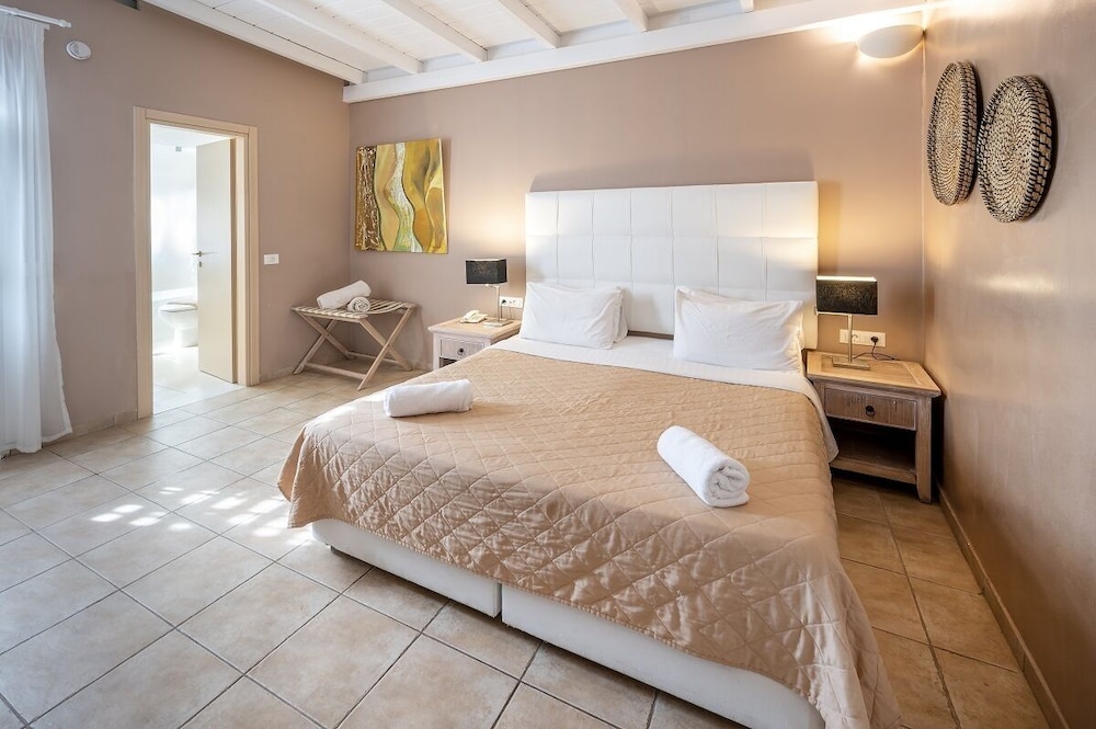 Smy Santorini Suites & Villas 17/76