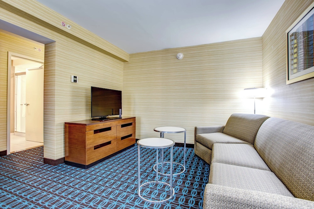 Fairfield Inn Suites Springfield Holyoke 24/35