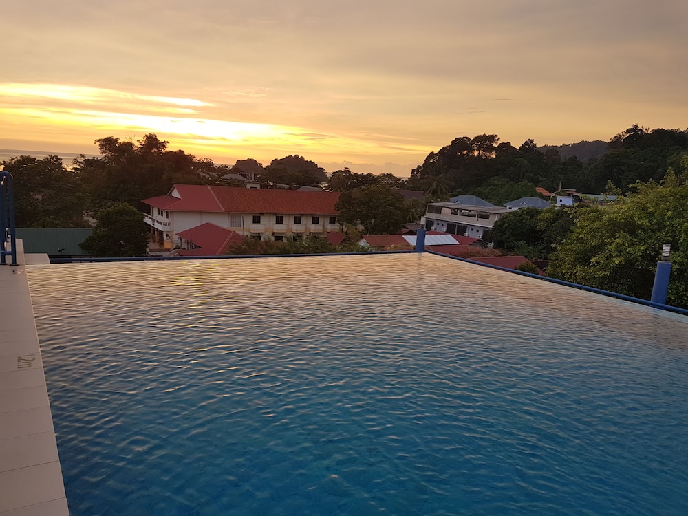 Mny Hotel & Resort 41/47