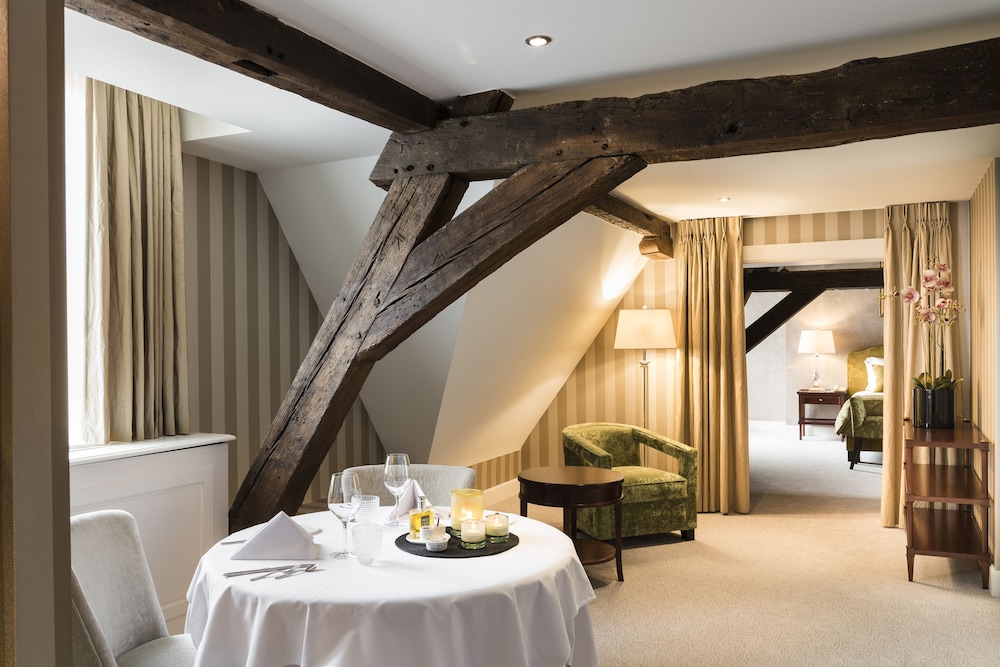 HERITAGE, SUITE