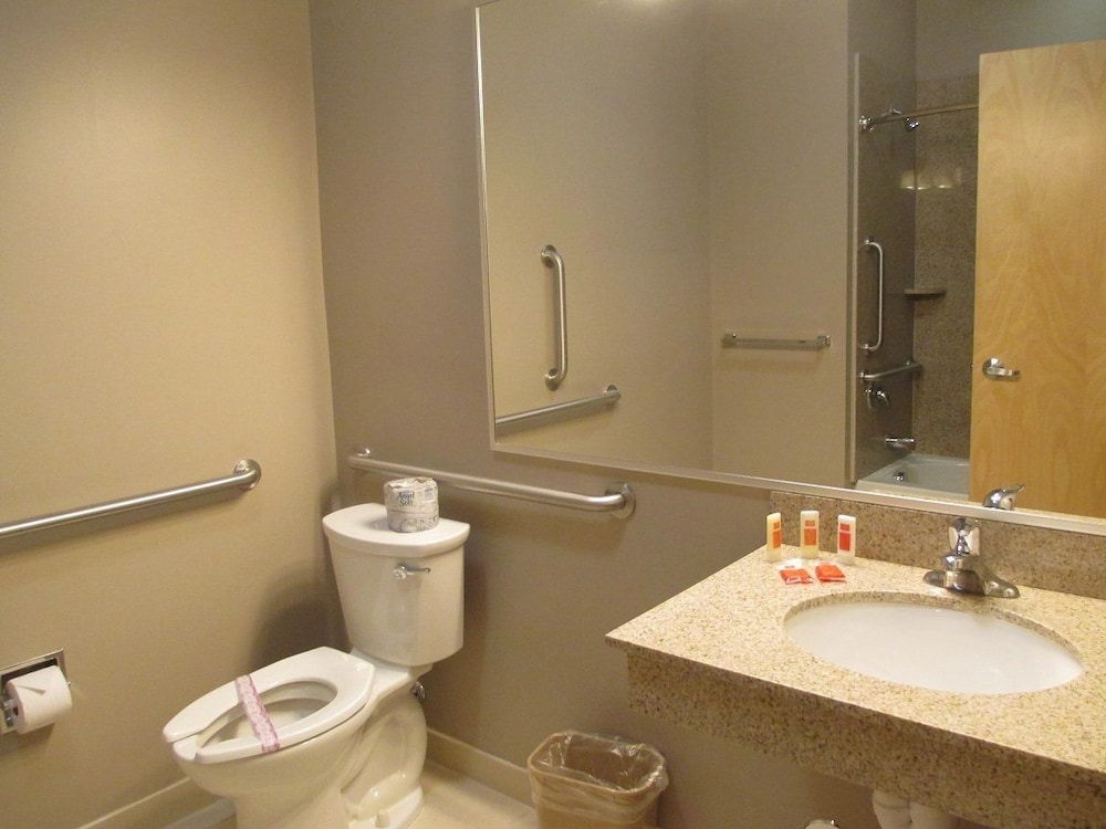Red Carpet Inn And Suites Monmouth Jtc 4/38