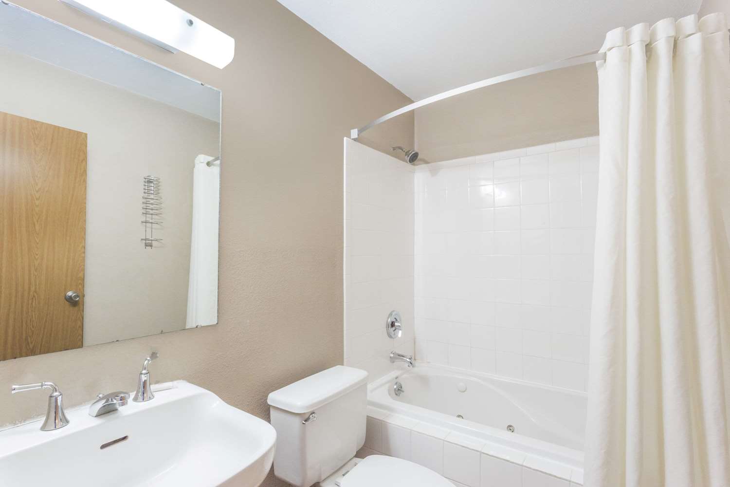 Super 8 By Wyndham Kenosha/Pleasant Prairie 28/29