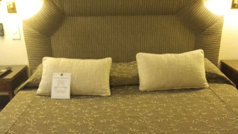 Lafayette Hotel 22/23