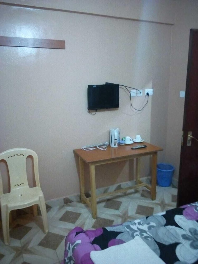 Batian Guest Hotel 16/18