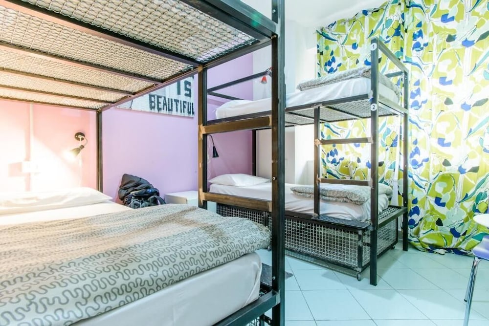 Hostel Of The Sun 24/66