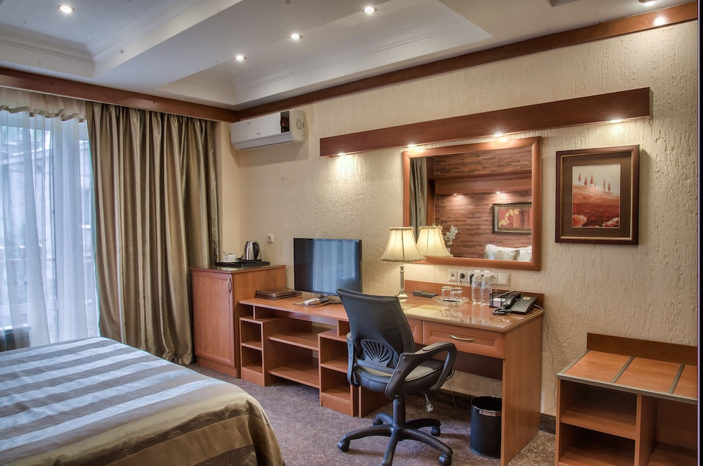 Uyut Hotel 53/69