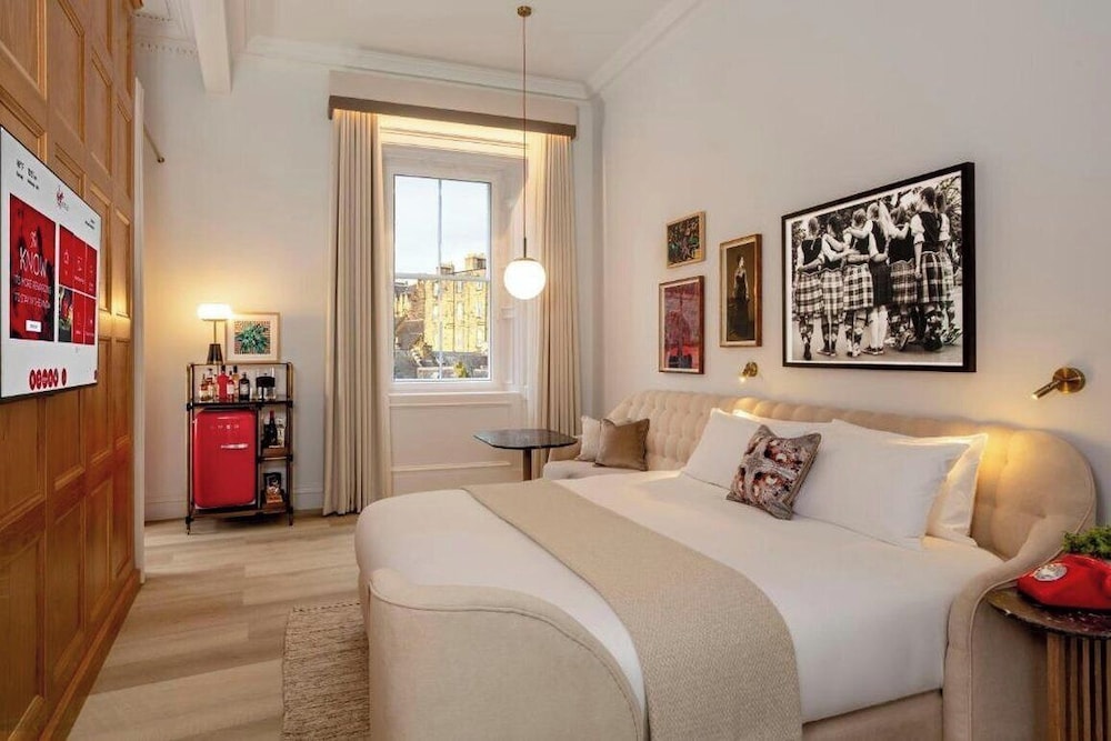 Suite, King Bed