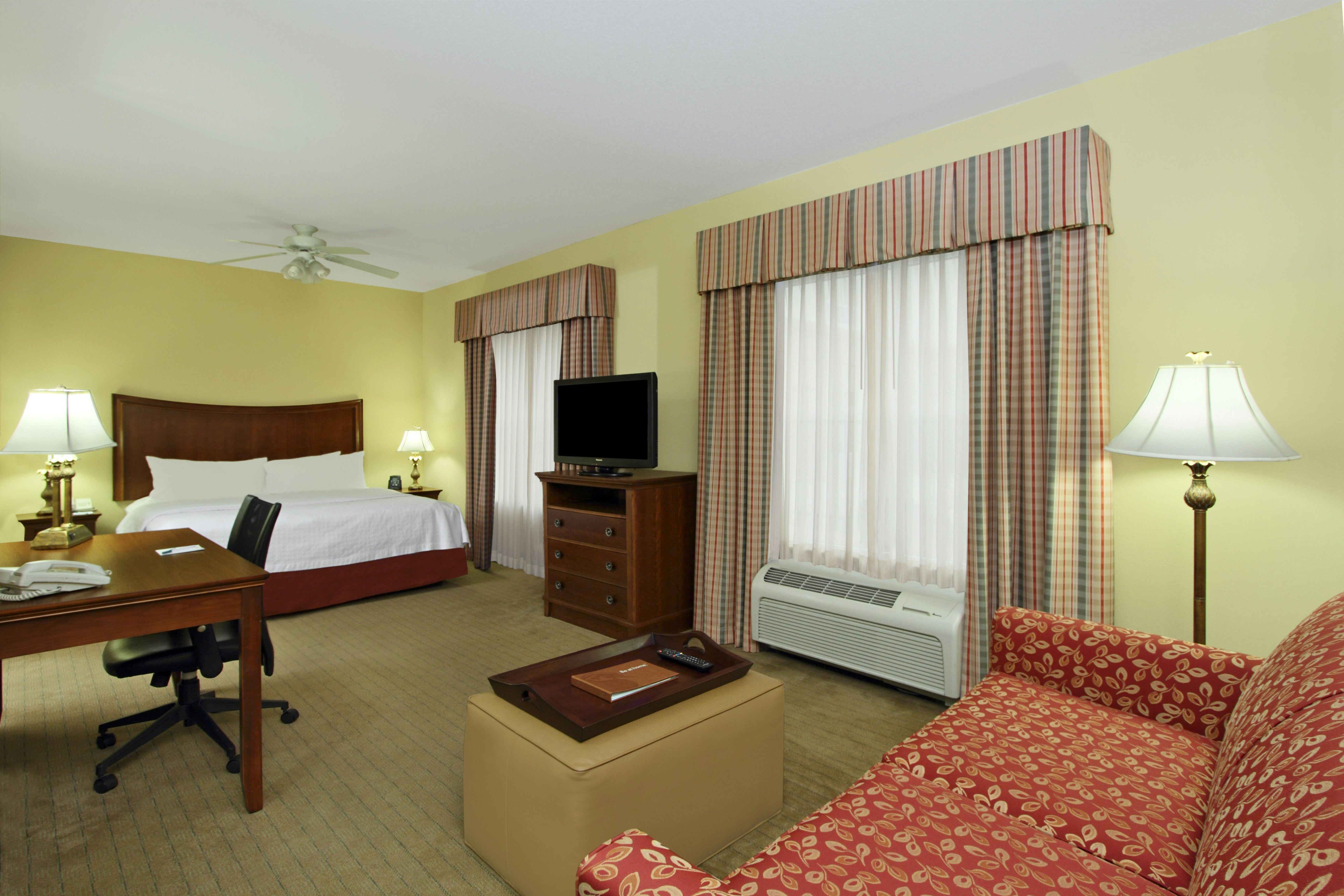 STUDIO, KING BED, ACCESSIBLE