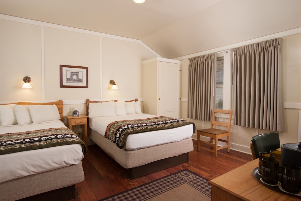 2 Rooms, Cabin, 1 Queen and 2 Double Beds, Queen Bed, No Bathroom
