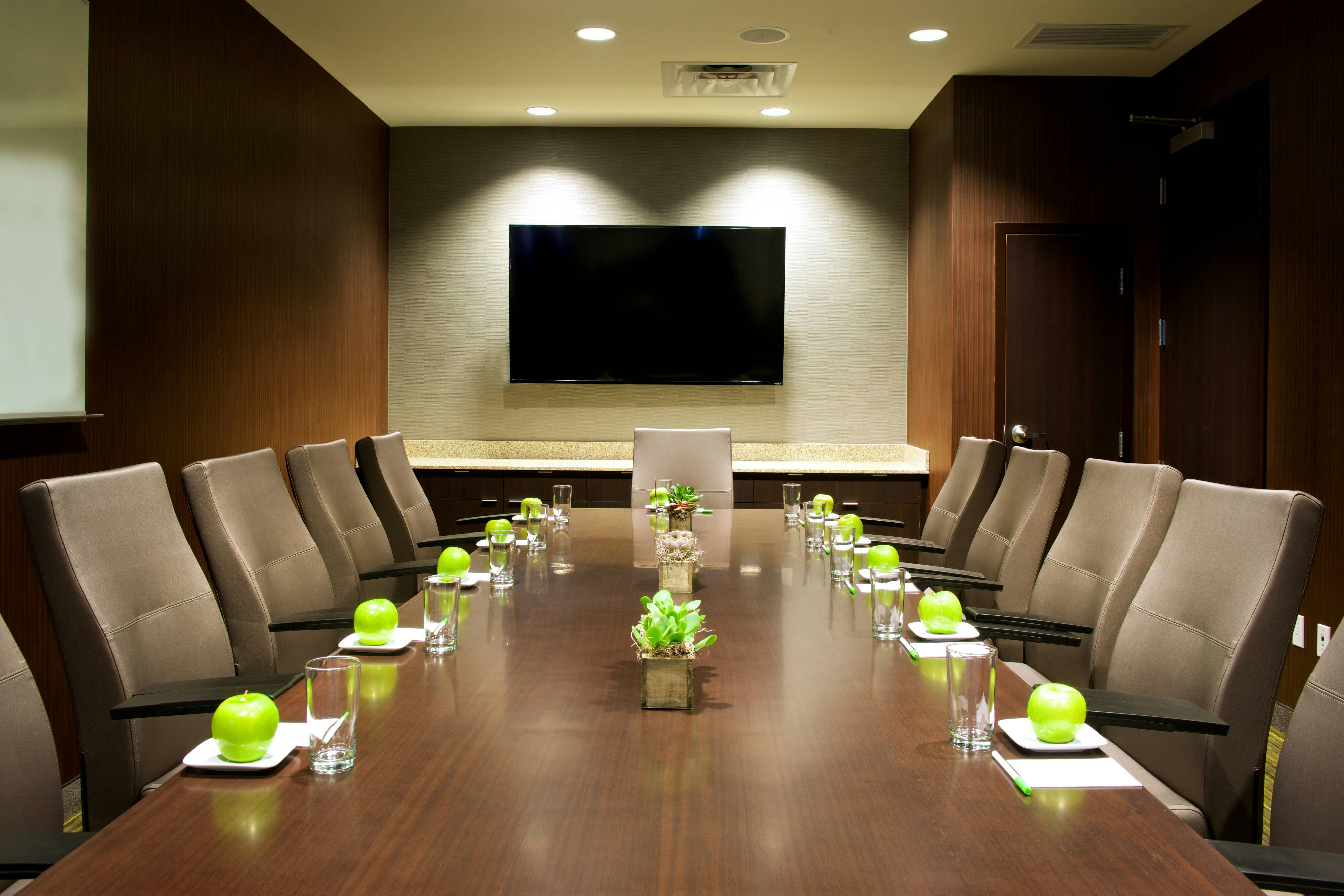 Courtyard by Marriott Seattle Everett Downtown 18/22