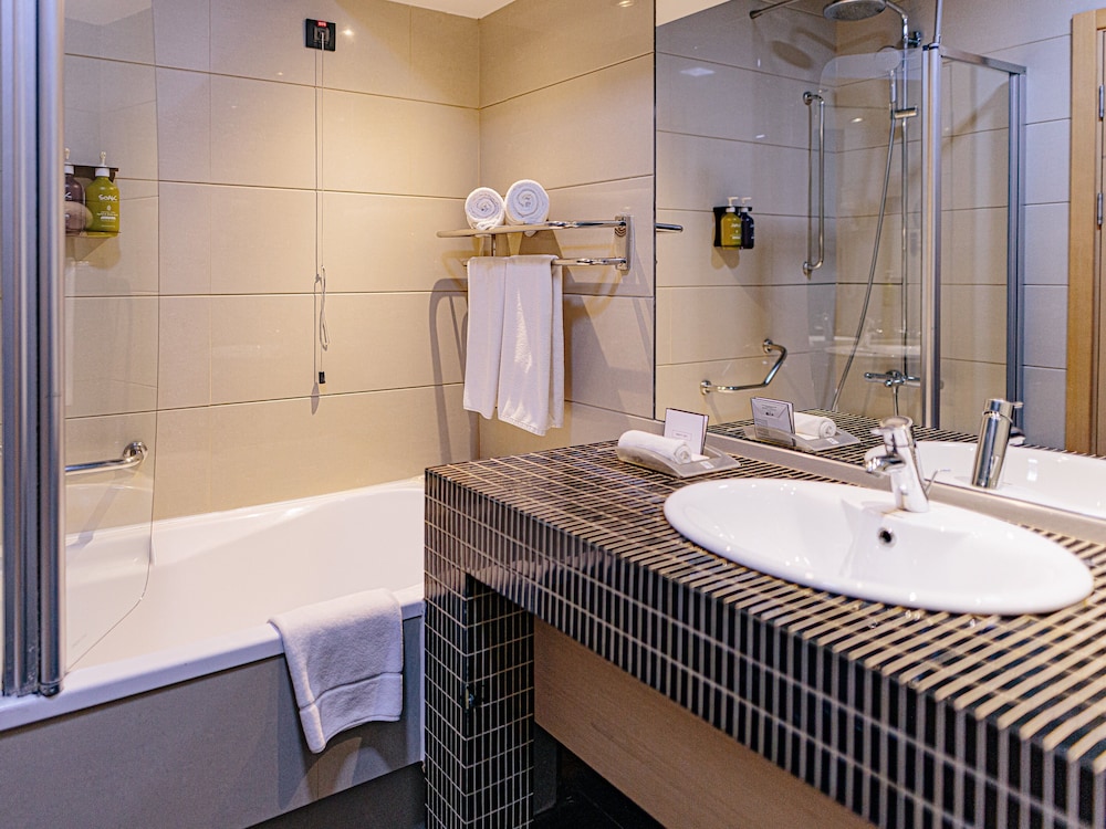 Holiday Inn Belgrade 70/71