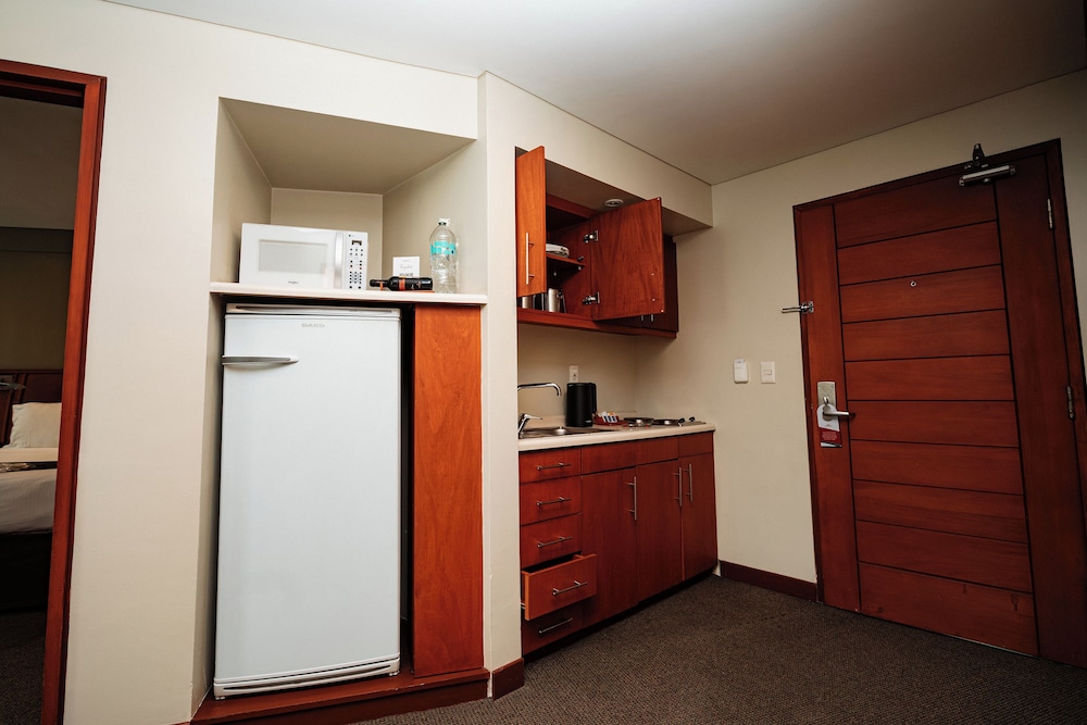 Suites Camino Real 9/73
