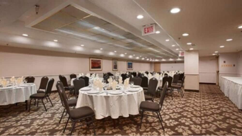 Best Western Premier Rockville Hotel & Suites 32/38