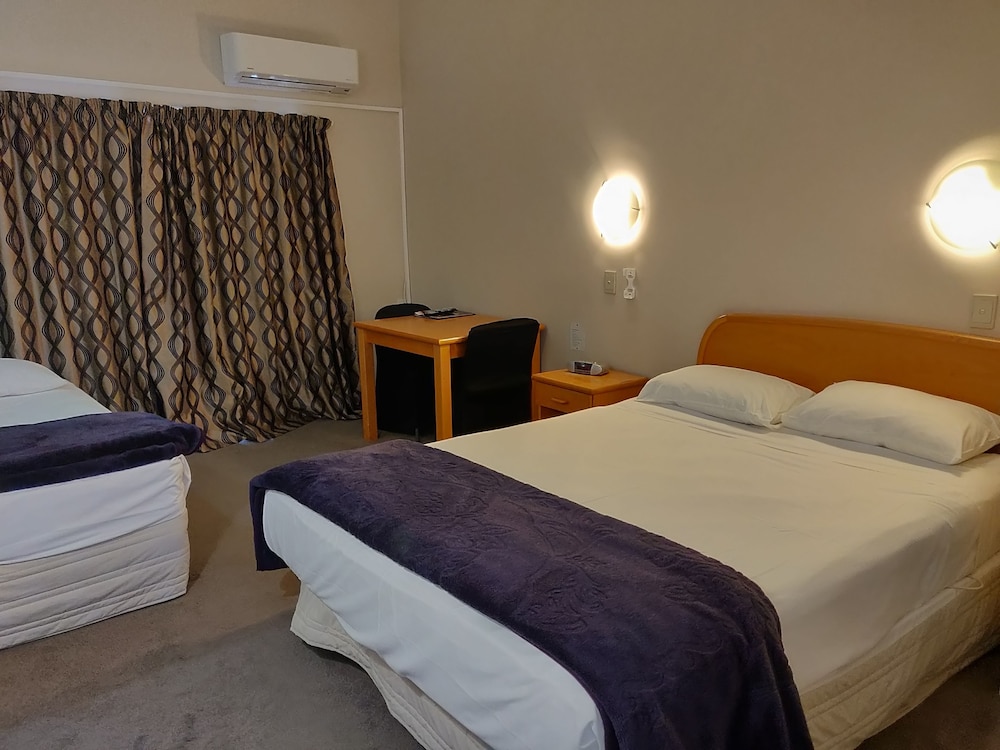 RAYLAND EPSOM MOTEL 5/36
