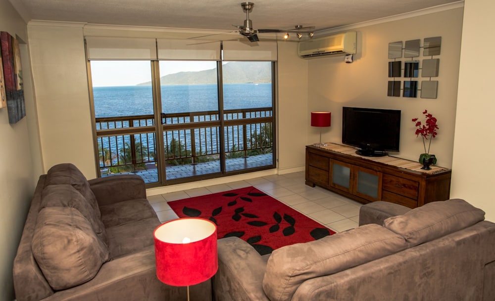 Coral Towers Holiday Suites 40/69