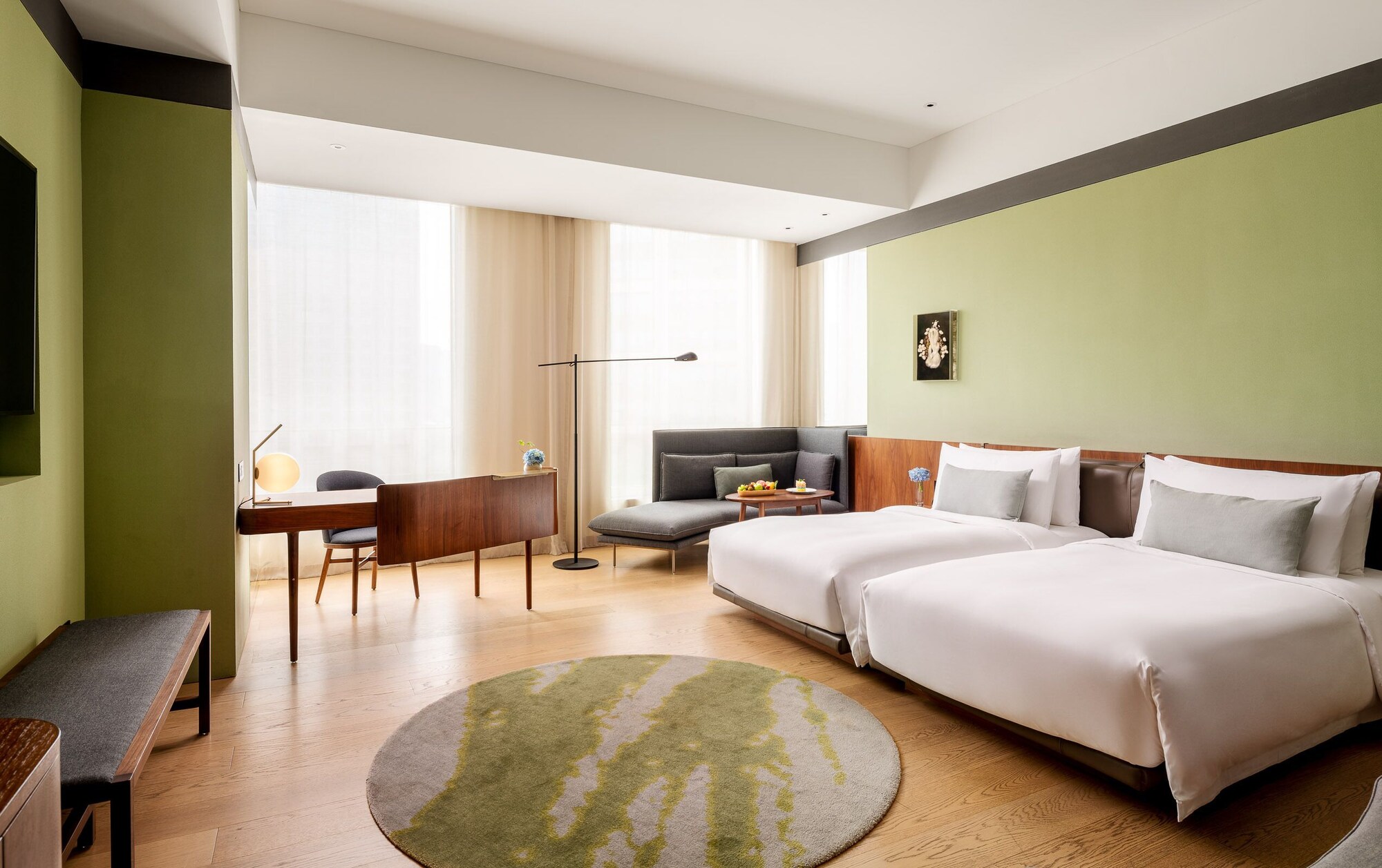 HOLLYWOOD, EXECUTIVE, KING BED