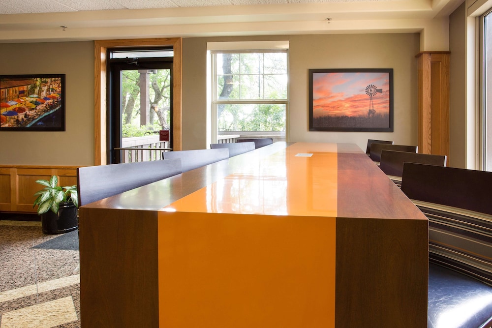 Drury Inn & Suites San Antonio North Stone Oak 3/34