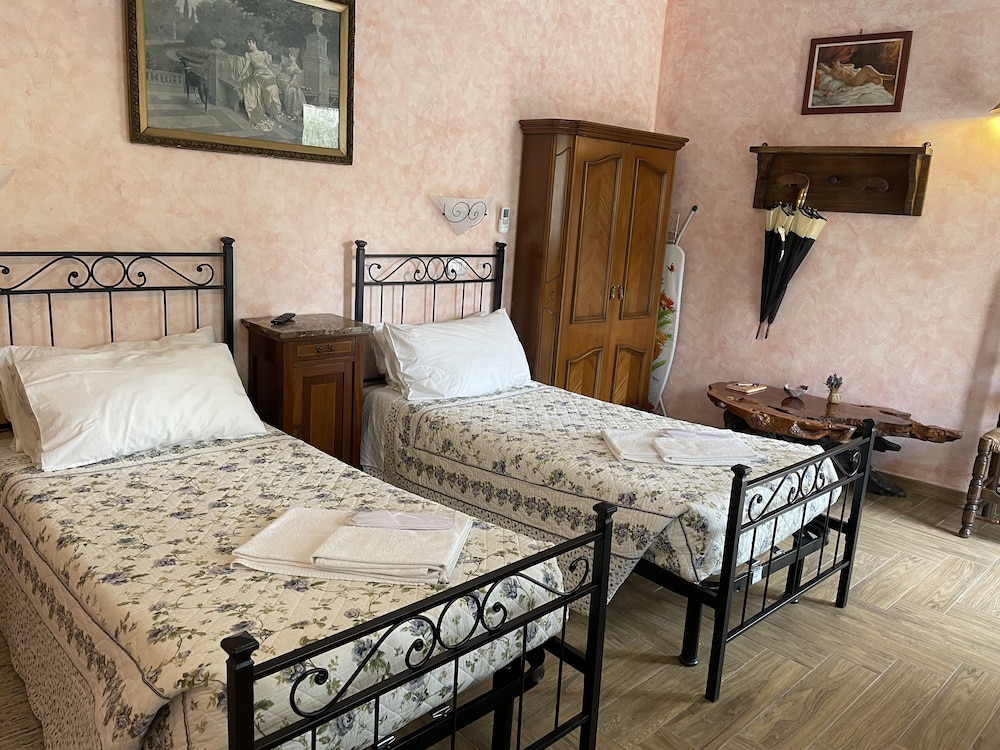 Traditional, Double Bed, Pool Side