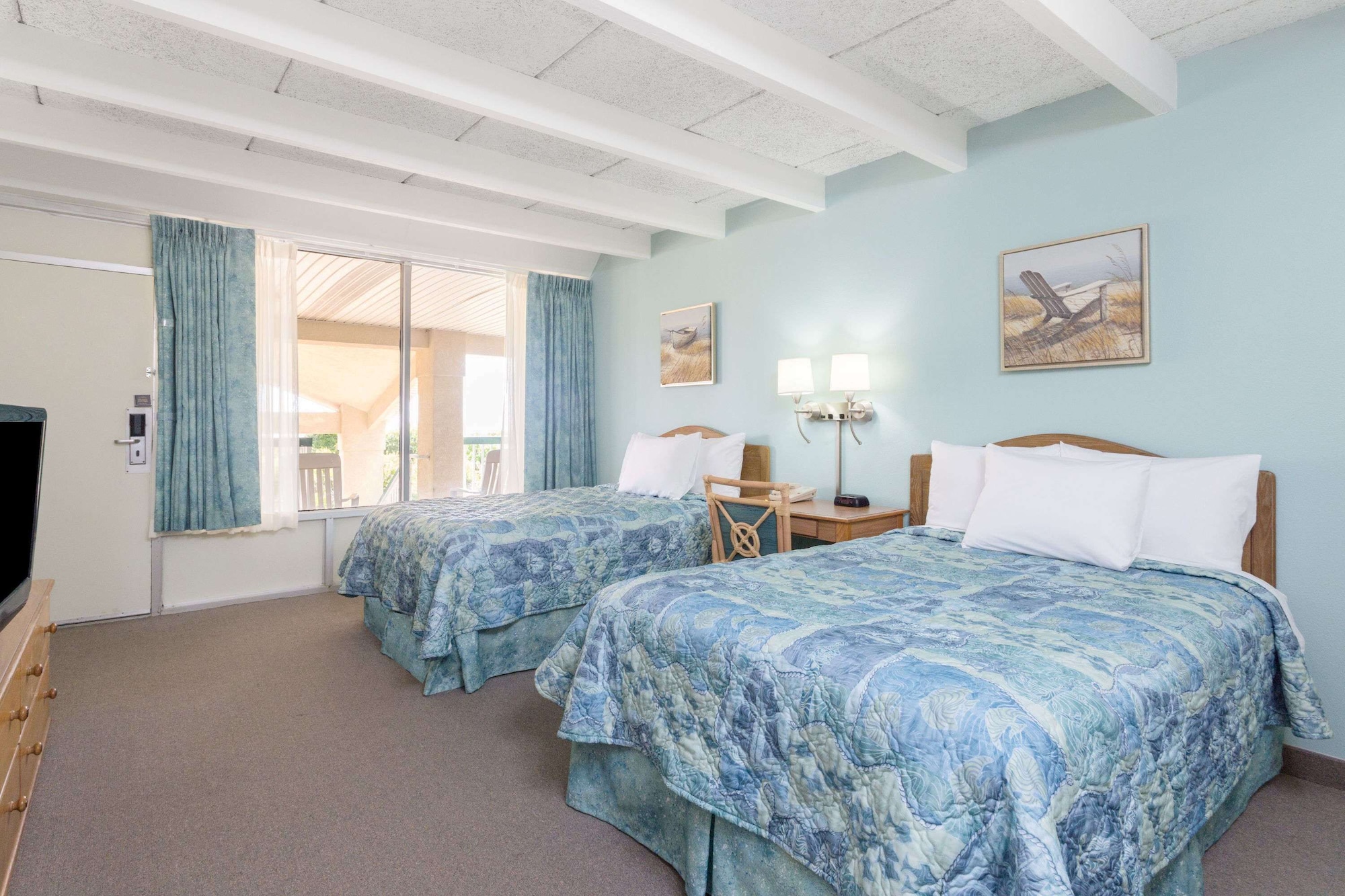 Room, 2 Double Beds, Partial View, Days Inn & Suites By Wyndham Jekyll Island 2/8