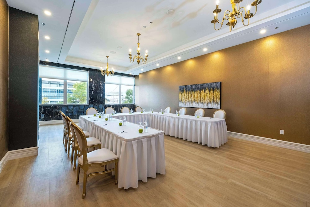 Halifax Tower Hotel & Conference Centre, Ascend Hotel Collection 40/60