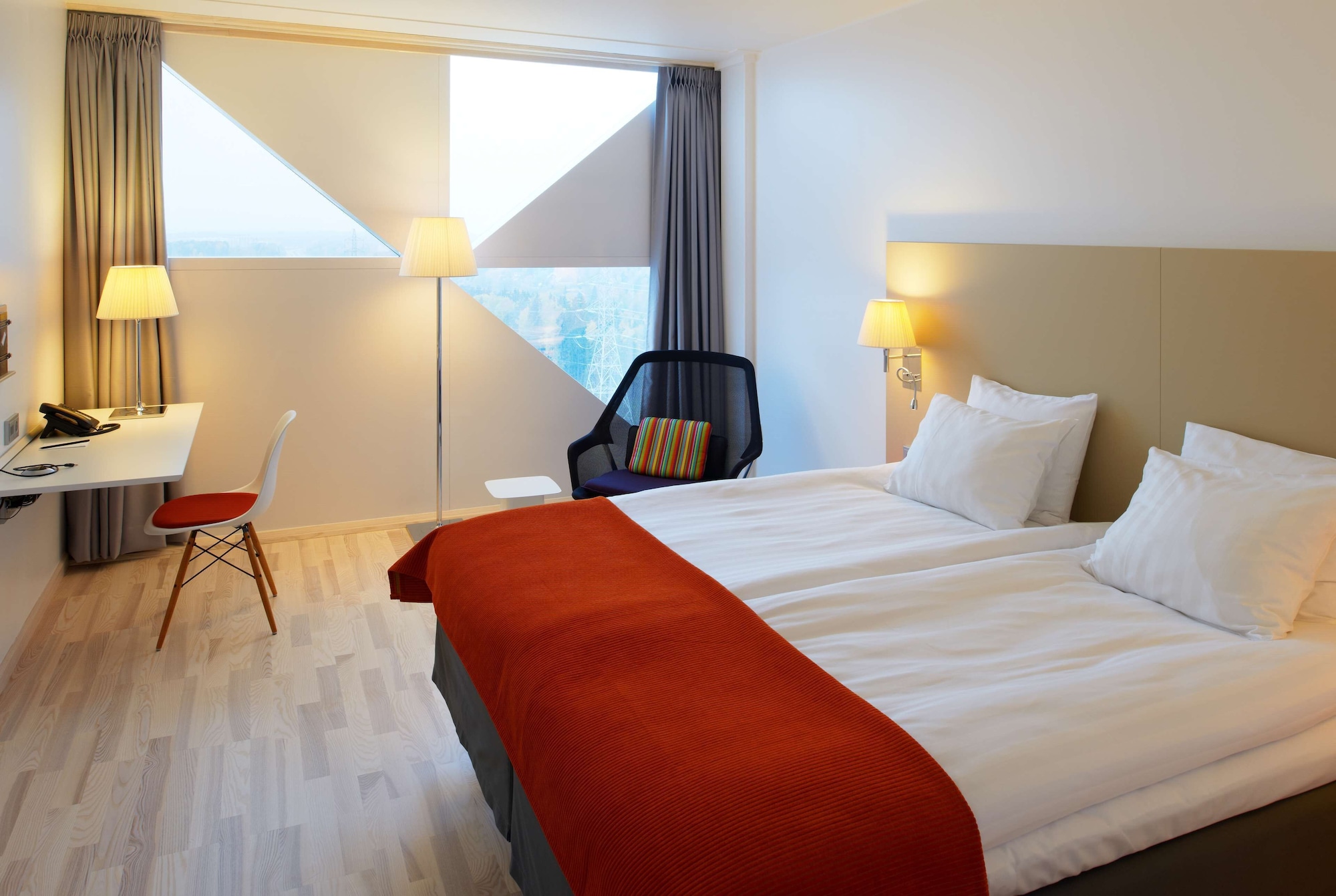 ROOM, TWIN BEDS