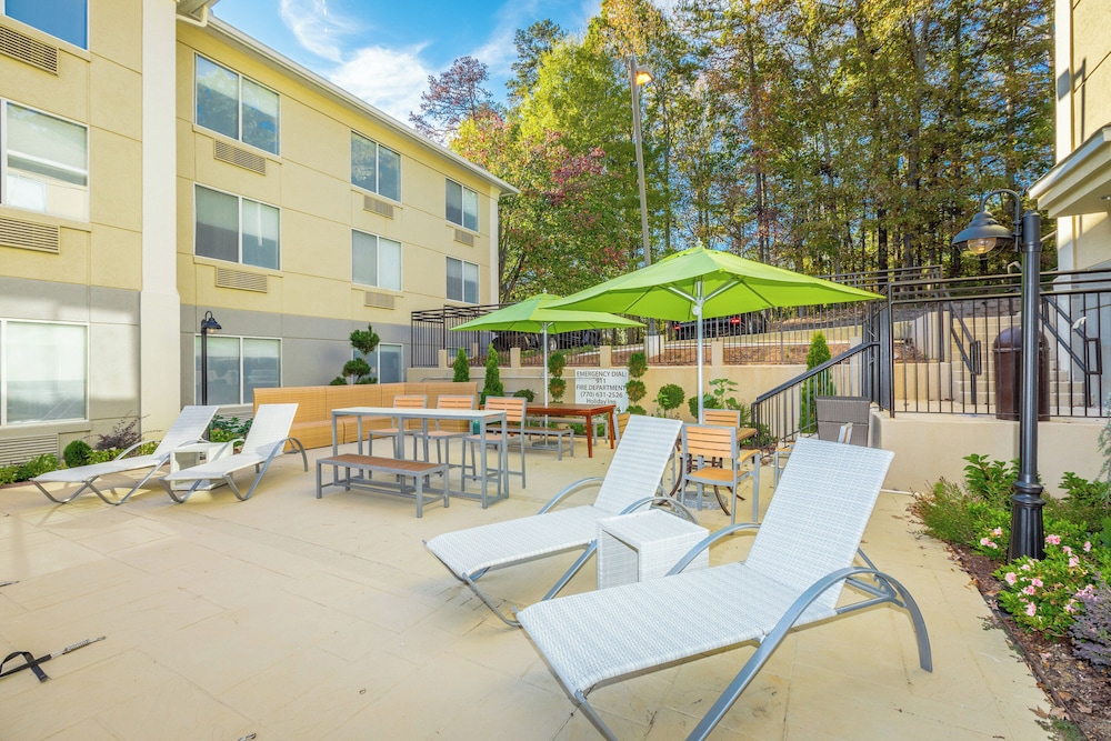 Holiday Inn Hotel Suites Peachtree City 64/70