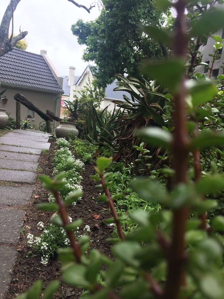 30 On Oatlands Road 19/27