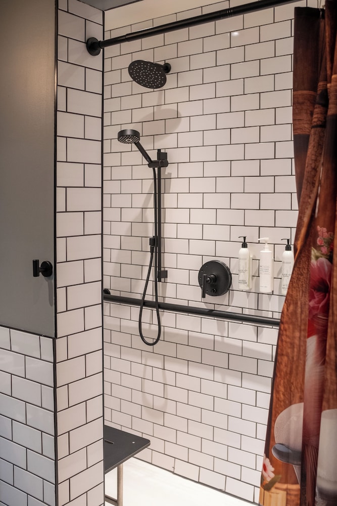 Moxy Cincinnati Downtown 38/50