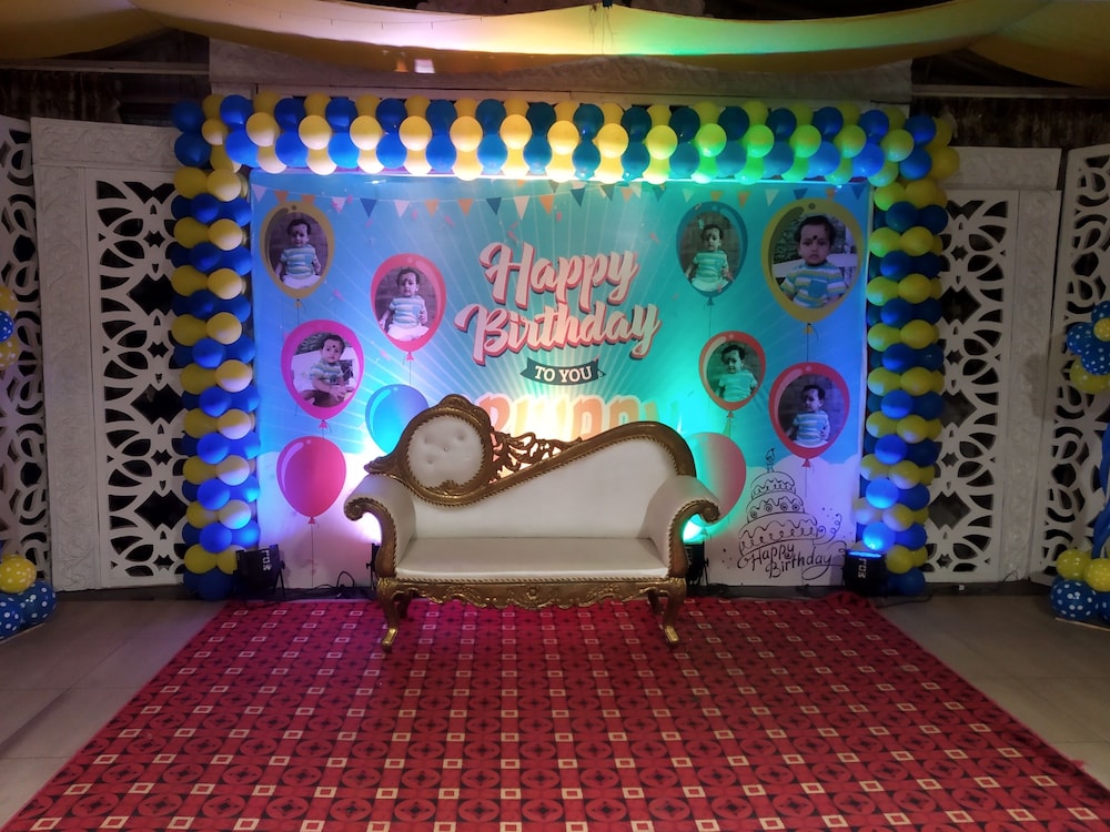 Hotel Pushpak 9/74