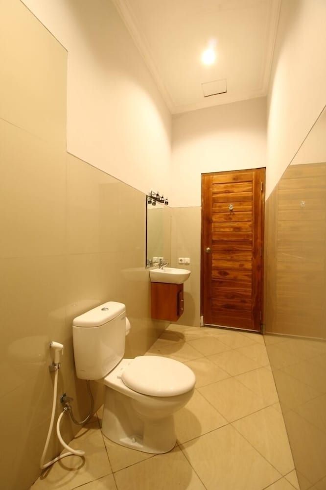 Hotel Wahyu Dana 45/46
