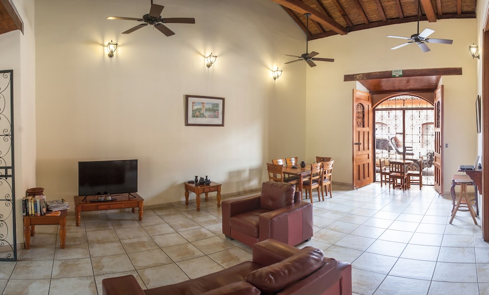 El Almirante Hotel 26/47