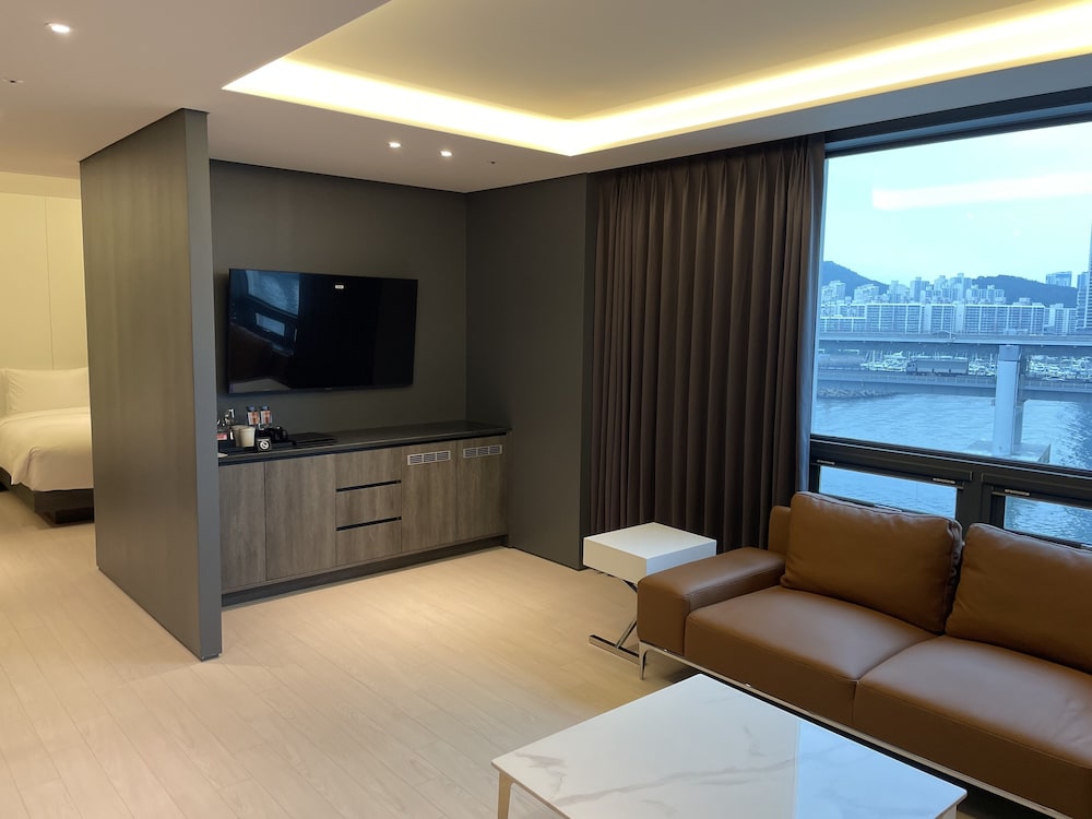 AG405 Hotel 36/50