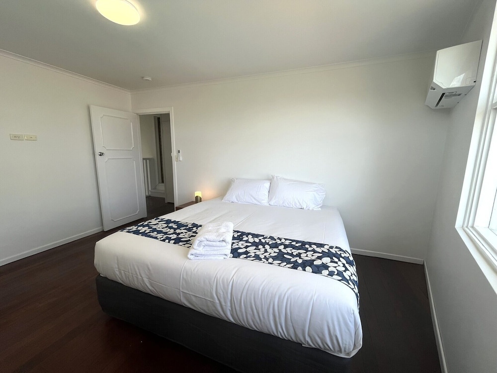 Tropicana Motel 18/50