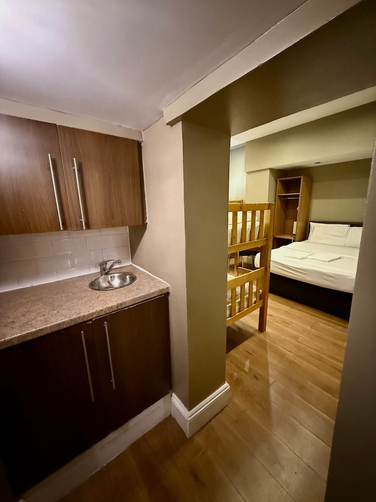 Ebury House Hotel 45/50