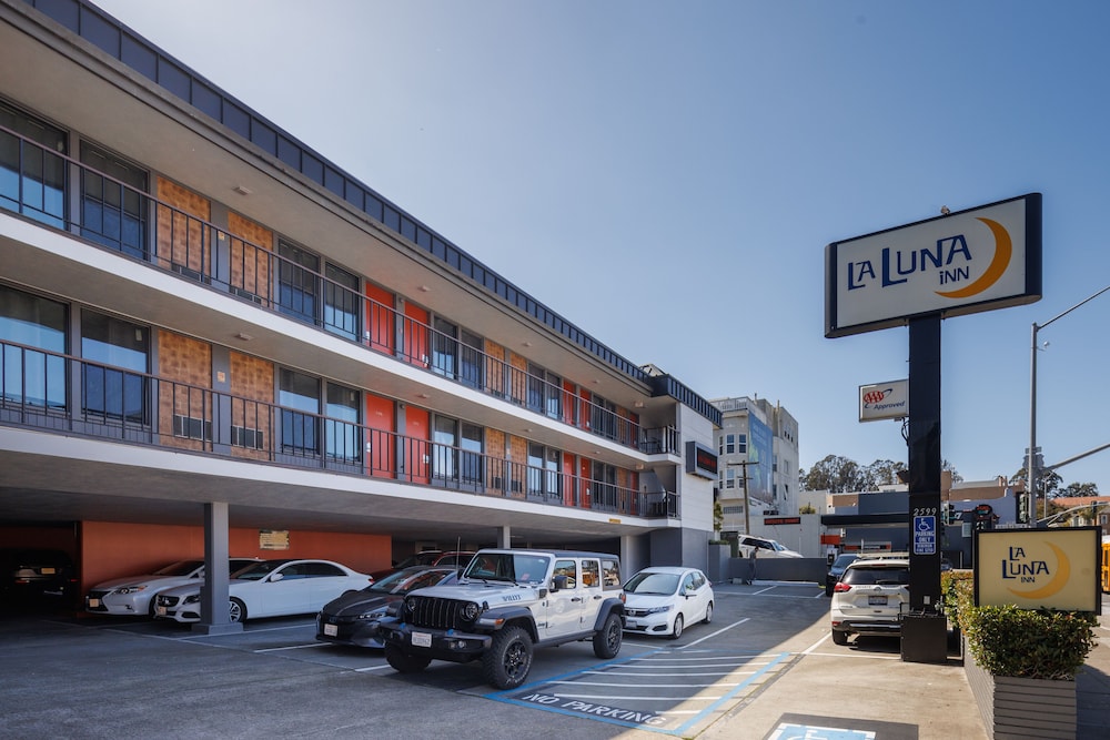 La Luna Inn 41/49