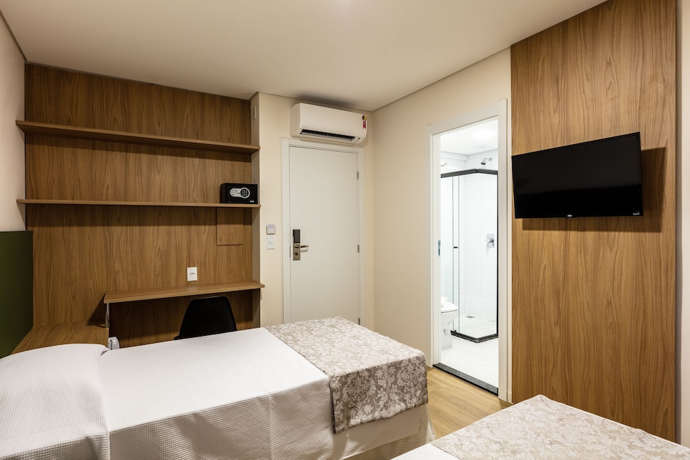 Viale Iguassu Hotel 20/38
