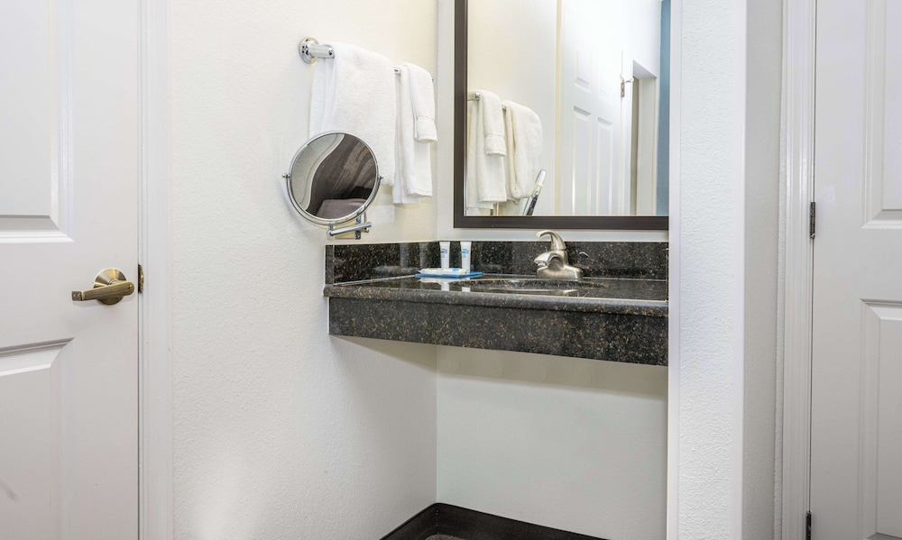 Hyatt House Herndon/Reston 47/50